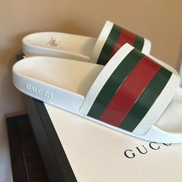 Gucci Logo Slide - Picture 4 of 7